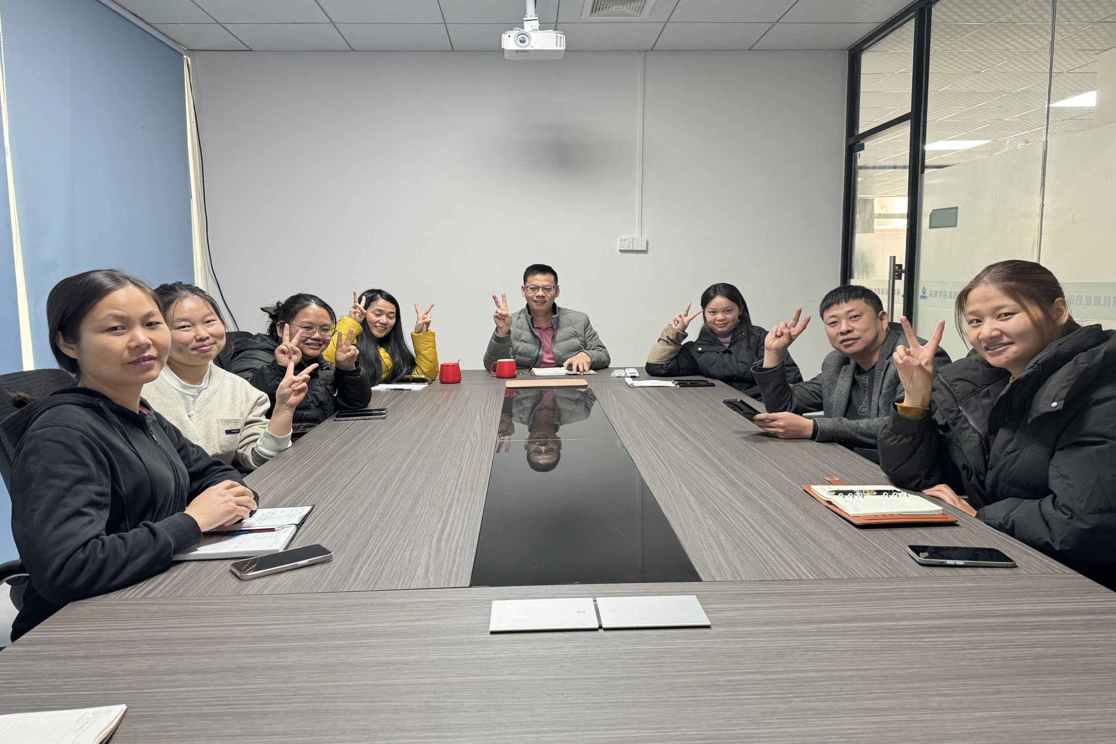 Shenzhen Qixingyuan Company는 2024 연례 요약 회의를 개최하며 새해 목표를 기대합니다.